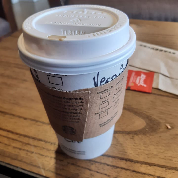 photo of Starbucks Almond Vainilla Latte shared by @verodamico on  20 Aug 2021 - review
