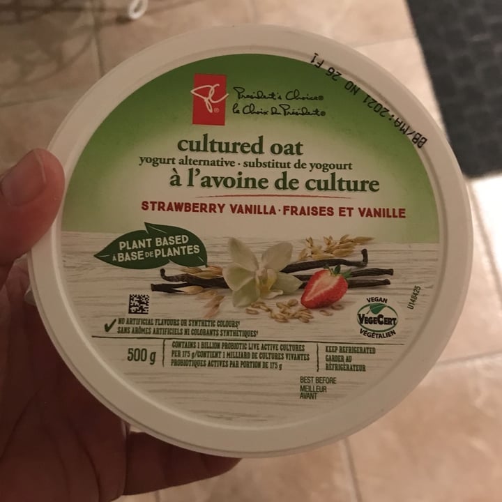 photo of Le choix du président Yogurt alternative Strawberry Vanilla Cultured Oat shared by @marie-louburelle on  04 Nov 2021 - review