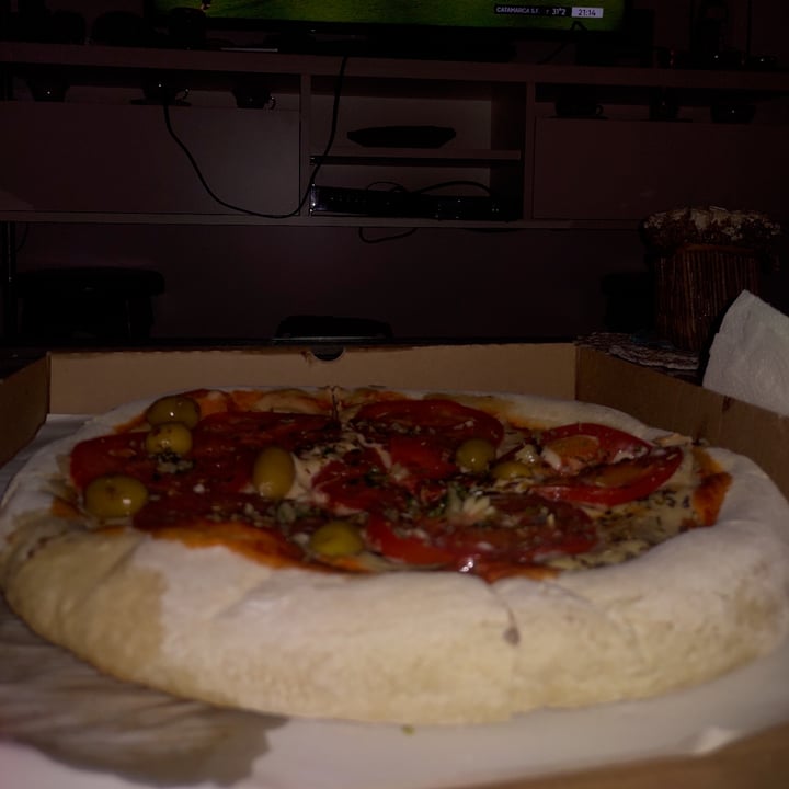 review photo of BENICIO RESTAURANTE Pizza de Quesofu a la Napolitana y Ajo shared by @lautaroluna on 14 Nov 2021 - review