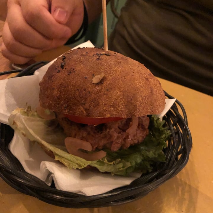 photo of Guero Veguero Burger shared by @manuvegan on  25 Aug 2022 - review