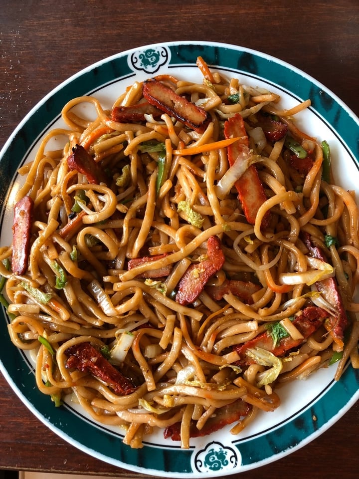 photo of Veggie Heaven Roast “pork” Lo-mein shared by @jassmineclark on  22 Dec 2019 - review