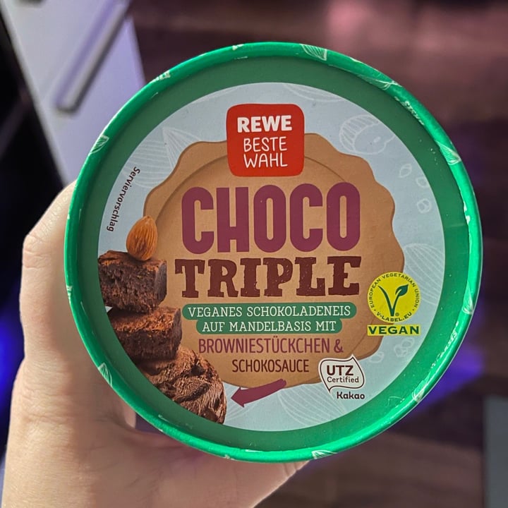 photo of REWE Beste Wahl Choco Triple Ice cream shared by @anneeinhorn on  01 Feb 2021 - review