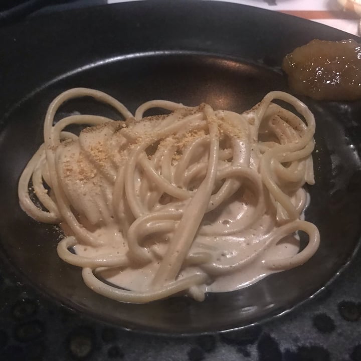 review photo of Romeow Cat Bistrot Spaghettone di Gargano con crema di noci macadamia, pepe muntok e polvere di bergamotto shared by @niclaps on 01 Nov 2022 - review