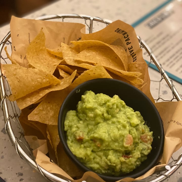 photo of Chico Loco Chips and Guacamole shared by @irinanguyen on  20 Apr 2021 - review