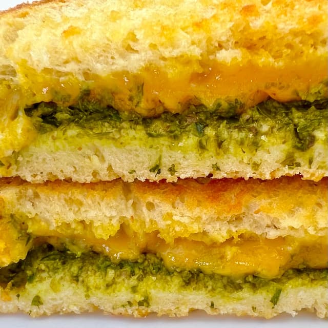 菜肴“Pesto Grilled Cheese”的照片