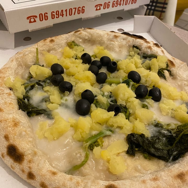 photo of You Pizza forno a legna Pizza patate broccoletti olive nere e formaggio di riso shared by @giuliaghil on  24 Apr 2022 - review