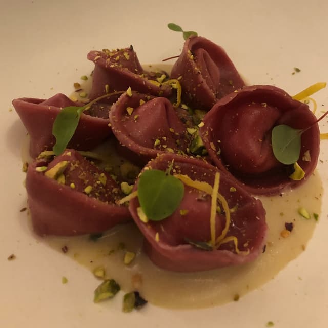 菜肴“Tortellini De Guisantes”的照片