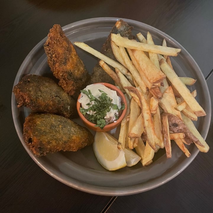 photo of Kong - Food Made With Compassion "Fish And Chips" With Tartar Sauce shared by @trianglewalker on  09 May 2021 - review