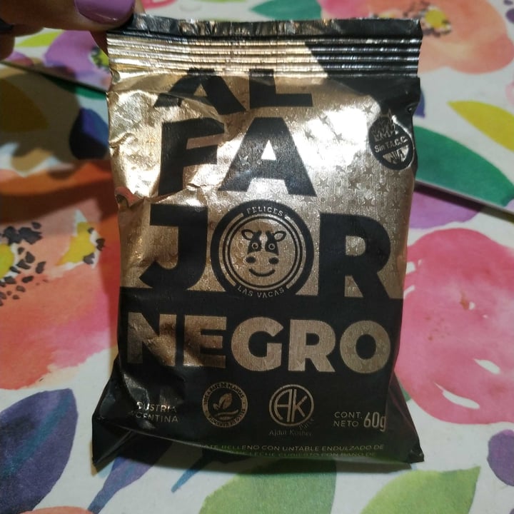photo of Felices Las Vacas Alfajor Negro shared by @maca1991 on  25 Feb 2022 - review