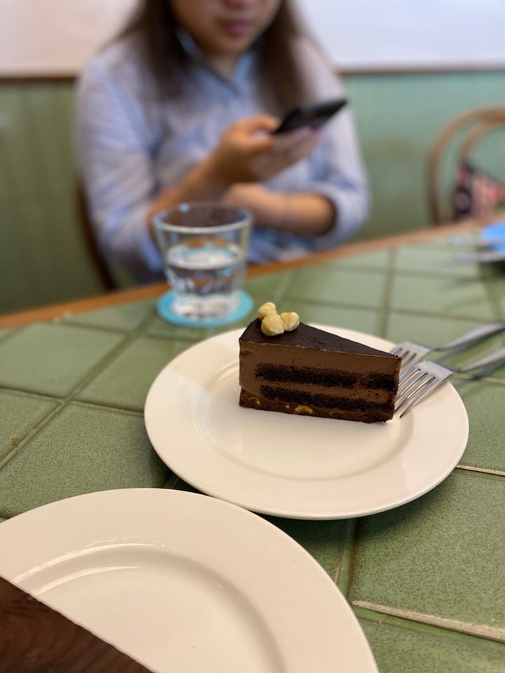 photo of Privé Tiong Bahru Hazelnut Praline Cake shared by @cocothekoala on  17 Mar 2020 - review