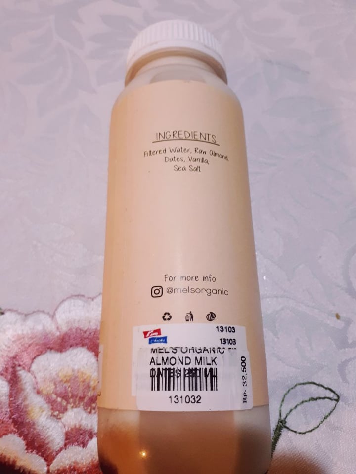 photo of Mel's Organic Almond Mylk Original shared by @kyndlyvegan on  23 Dec 2019 - review