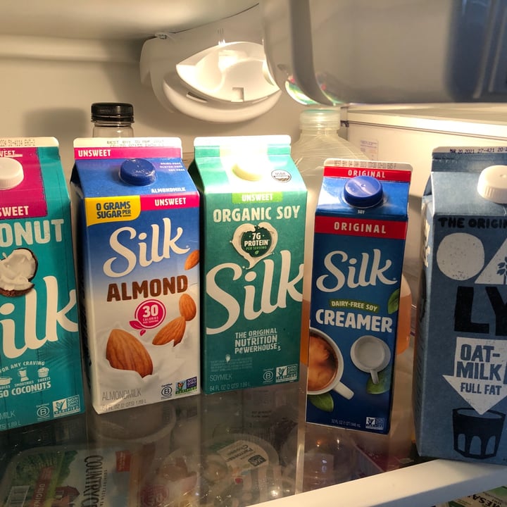 photo of Silk Oat Yeah Oatmilk The Plain One shared by @irmaroman64 on  02 Feb 2021 - review