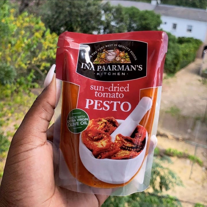 review photo of Ina Paarman’s Kitchen Sun dried tomato pesto shared by @brokestudentvegan on 09 Aug 2020 - review