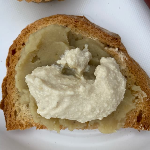 Photo of the dish “Crostone con purè di fave e crema di gondino”