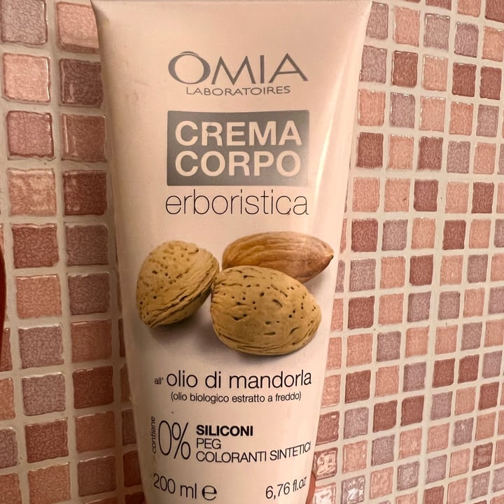 photo of Omia crema corpo olio di mandorla shared by @stefanimal on  12 Nov 2022 - review