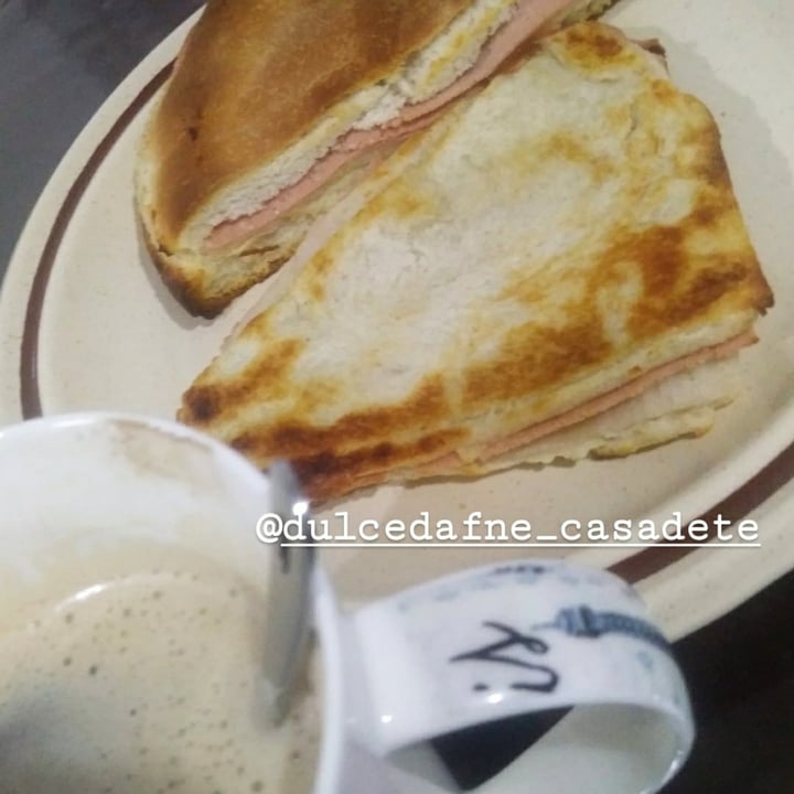 photo of Panadería DyD Sandwich de miga jamón y queso shared by @noebowie on  19 Jul 2020 - review