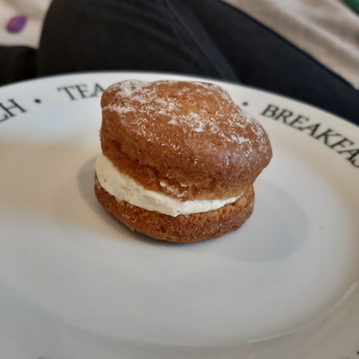 photo of OGGS Victoria Sponge Cakes shared by @erinridley on  26 Mar 2020 - review
