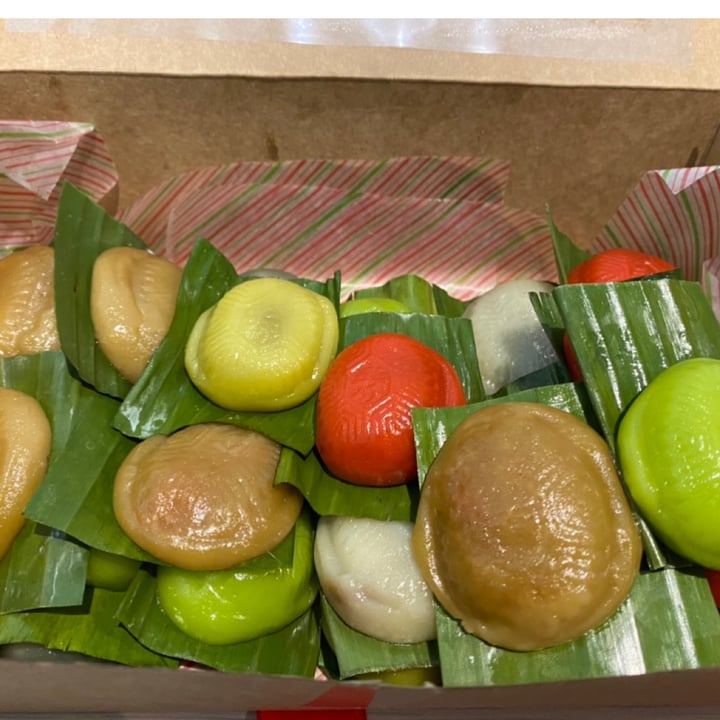 photo of The Ang Ku Kueh Hut Mini Pistachio Ang Ku Kueh shared by @piggy-egg on  02 Jan 2022 - review