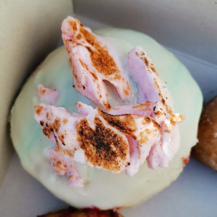 photo of Grumpy & Runt | Little Deli & Donuts Mallow Custard and Vanilla Glazed donut shared by @lunascorner on  15 Aug 2021 - review