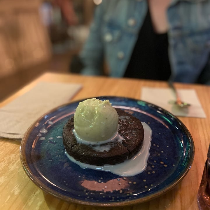 photo of Avocado Love Brownie con helado de aguacate shared by @batips on  24 Oct 2021 - review