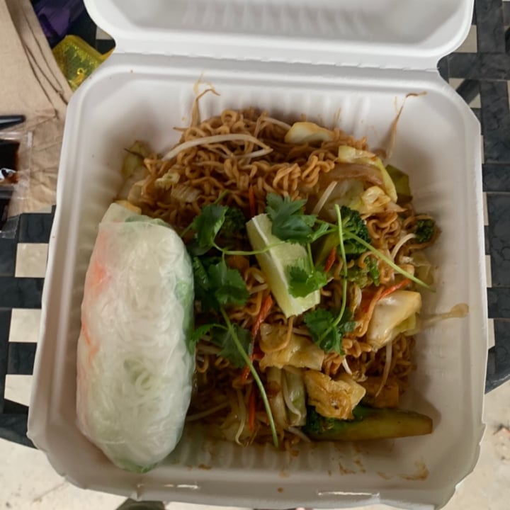 photo of Vegan Sun Stir-fried Tofu Ramen shared by @lbade on  21 Jul 2020 - review