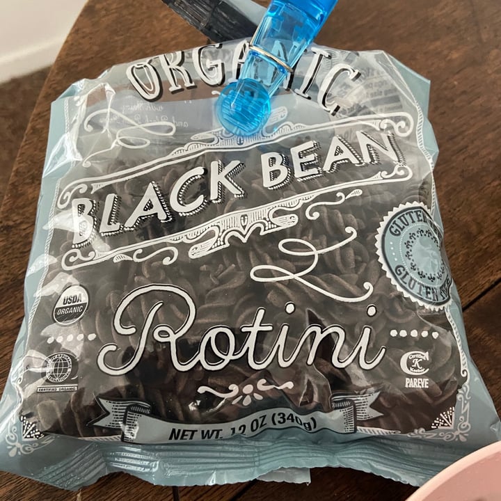 photo of Trader Joe's Organic black bean rotini shared by @sophieveg on  14 Mar 2021 - review