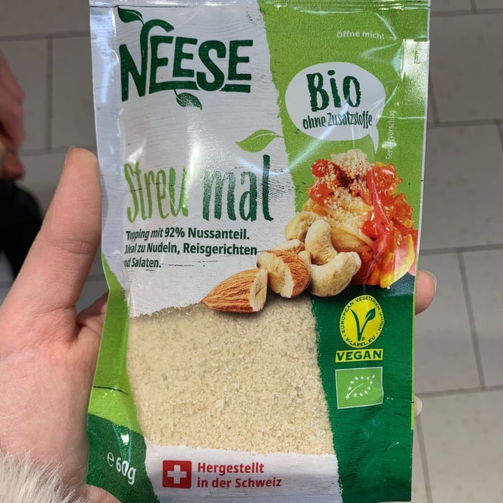 photo of Neese Neese Topping, vegane Streukäse Alternative shared by @mikizeta on  22 Feb 2022 - review