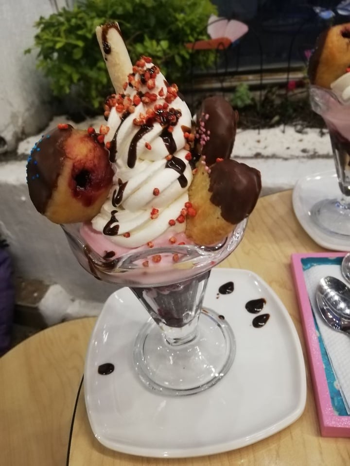 photo of Frambuesa Pastelería Vegan Copa De Helado, Especial De Navidad. shared by @juansalazarftw on  10 Apr 2020 - review