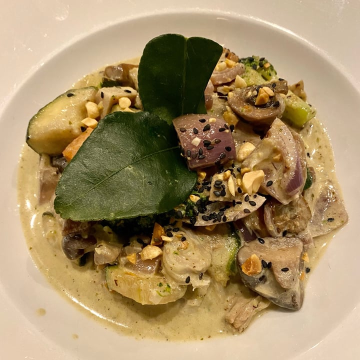 review photo of Teresa Carles Green Curry shared by @esti8 on 04 May 2022 - review