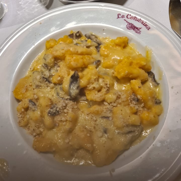 review photo shared by @freddiemercuzio on 18 Dec 2022 - post