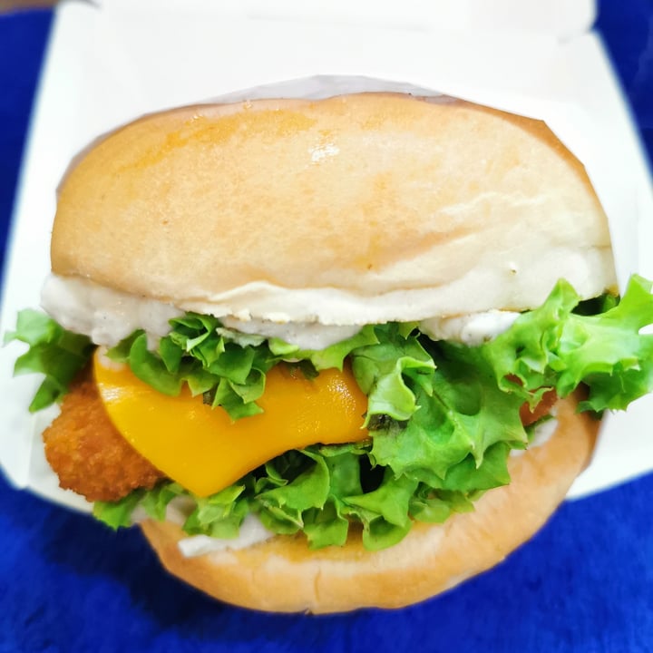 photo of Veggie Dojo Fishless Burger shared by @theveganbird on  25 May 2020 - review