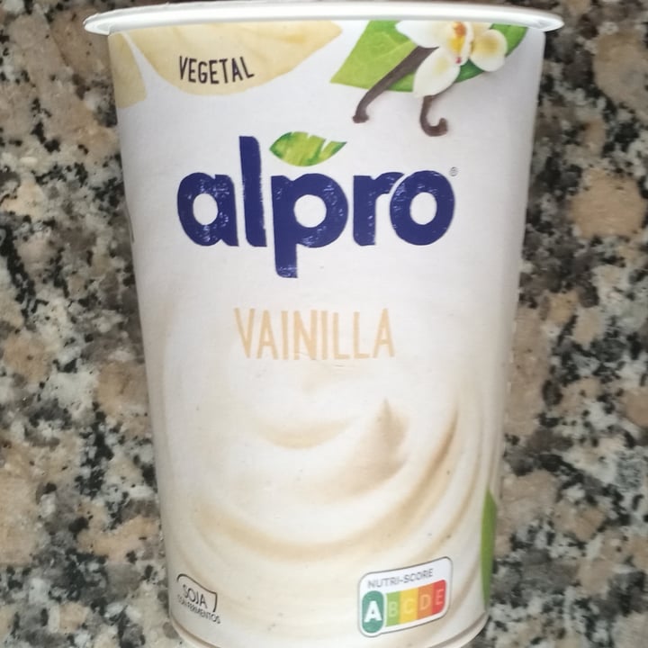 photo of Alpro Yogurt de soja sabor vainilla shared by @titoherbito on  28 Nov 2021 - review
