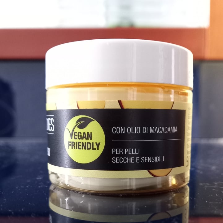 review photo of Cien Crema per il viso. Pelli Secchi E Sensibili shared by @lalessialeggieri on 20 Apr 2022 - review