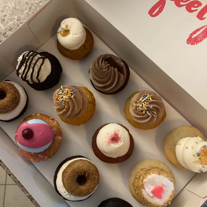 photo of Kelly's Bake Shoppe Cupcakes shared by @chrisvegan21 on  10 Jun 2021 - review