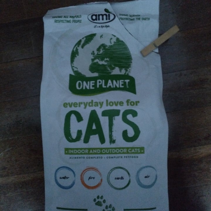 photo of Amì Amì Cats shared by @sarapf on  07 Jun 2021 - review