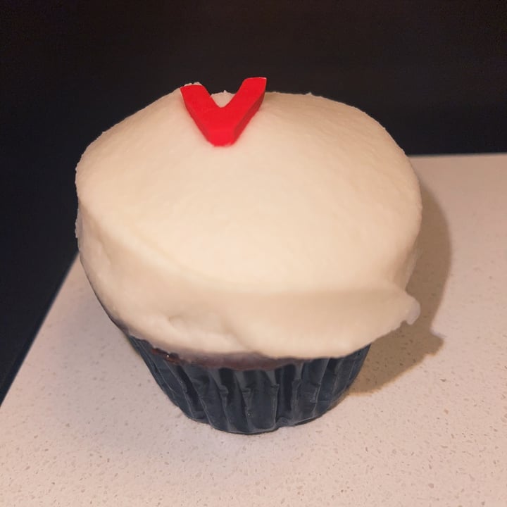 photo of Sprinkles Red Velvet Cupcake shared by @vivicmrnp on  13 Jul 2021 - review