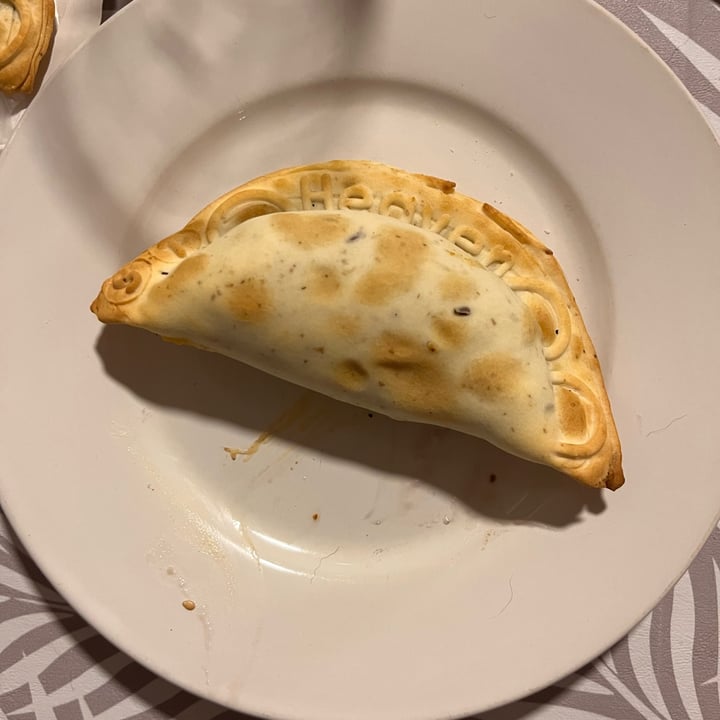 photo of Heaven Vegan Palermo Empanada Salteña shared by @canica on  20 Mar 2022 - review