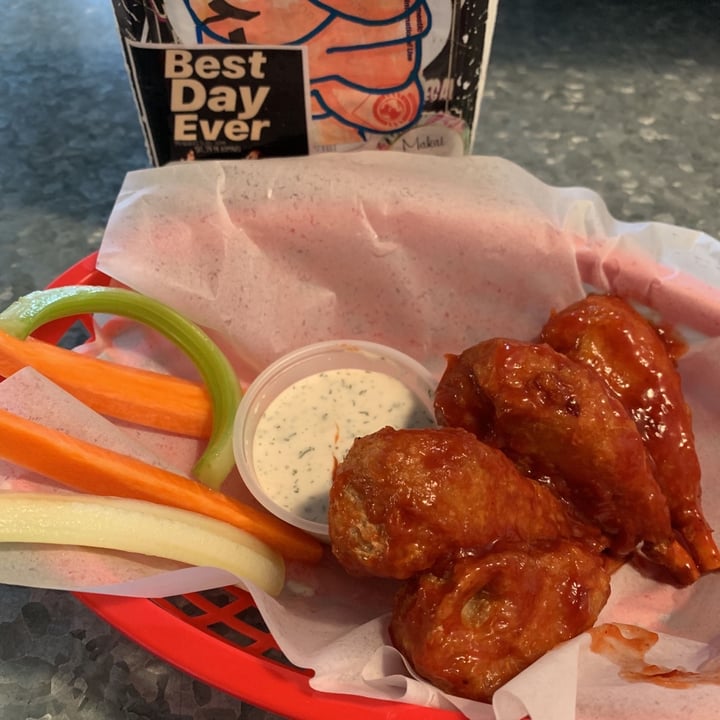 photo of Downbeat Diner and Lounge bbq chikin wings shared by @calysa14 on  15 Feb 2020 - review