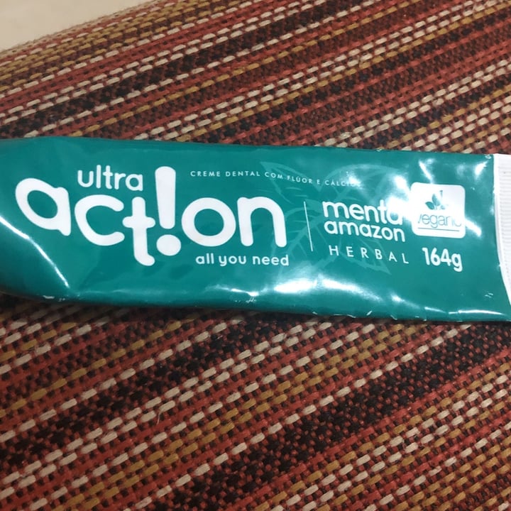 photo of Ultra action Creme dental de menta shared by @claudilene on  17 Feb 2022 - review