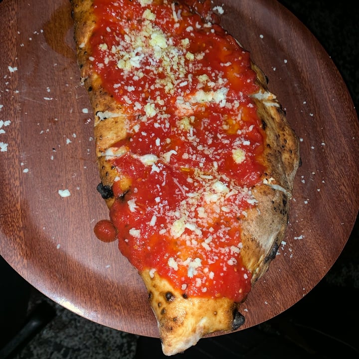 photo of Gigi's Pizzeria Calzone con Spinaci shared by @veganfoodinsydney on  11 Dec 2020 - review