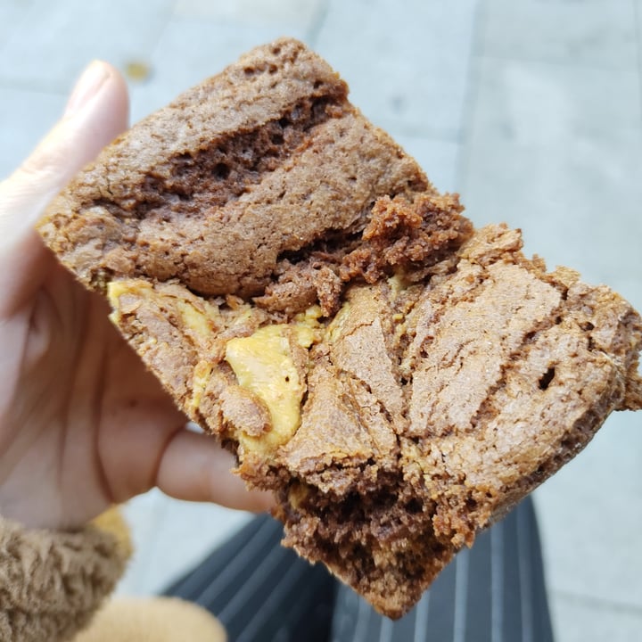 photo of The Hippie Bakery Brownie con cacahuete shared by @boymcfancy on  02 Dec 2021 - review