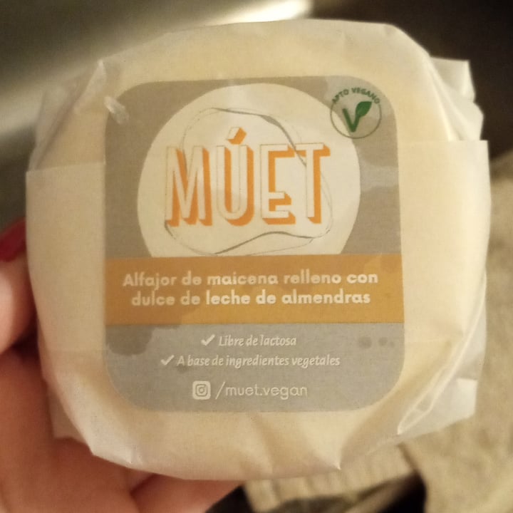 photo of Múet Alfajor de Maicena shared by @lisantucho on  11 Nov 2021 - review