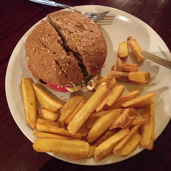 photo of The Millenium Autentico Irish Pub Original Guinness Fish Burger shared by @bastante on  29 Jul 2021 - review