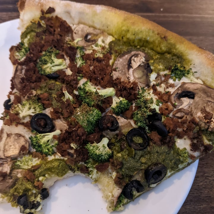 photo of Rise Above Pizza & Wings Creamy Garlic and Pesto shared by @rcrw88 on  21 Nov 2022 - review