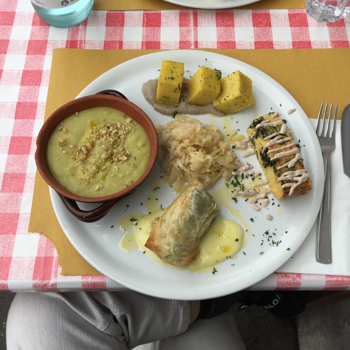 review photo of L' Angolo Cottura Trattoria Roma Piattone Vegan shared by @bess on 28 Nov 2021 - review