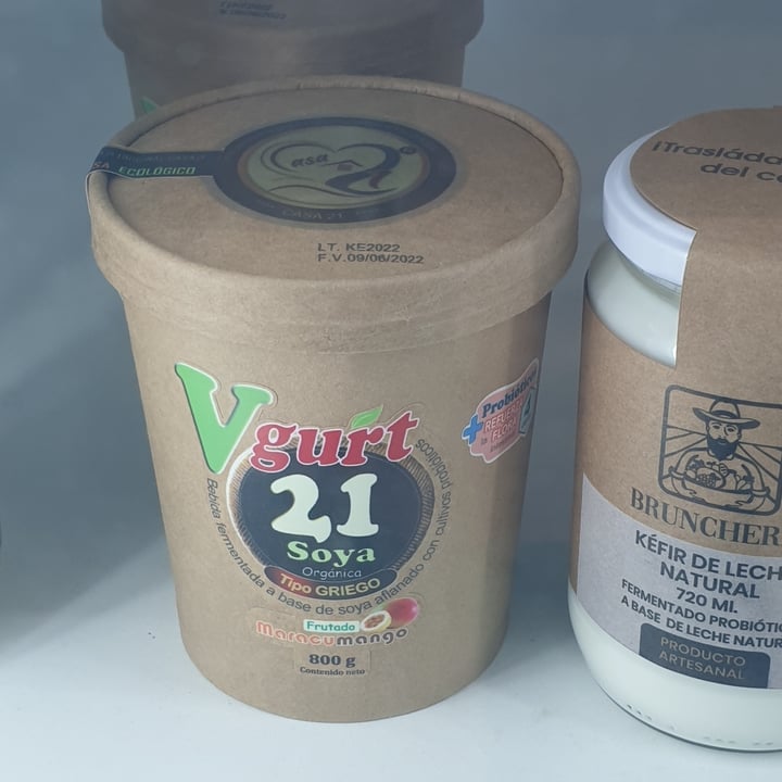 photo of V gurt soya yogurt de Soya sabor Maracumango shared by @britvgan on  25 Jun 2022 - review