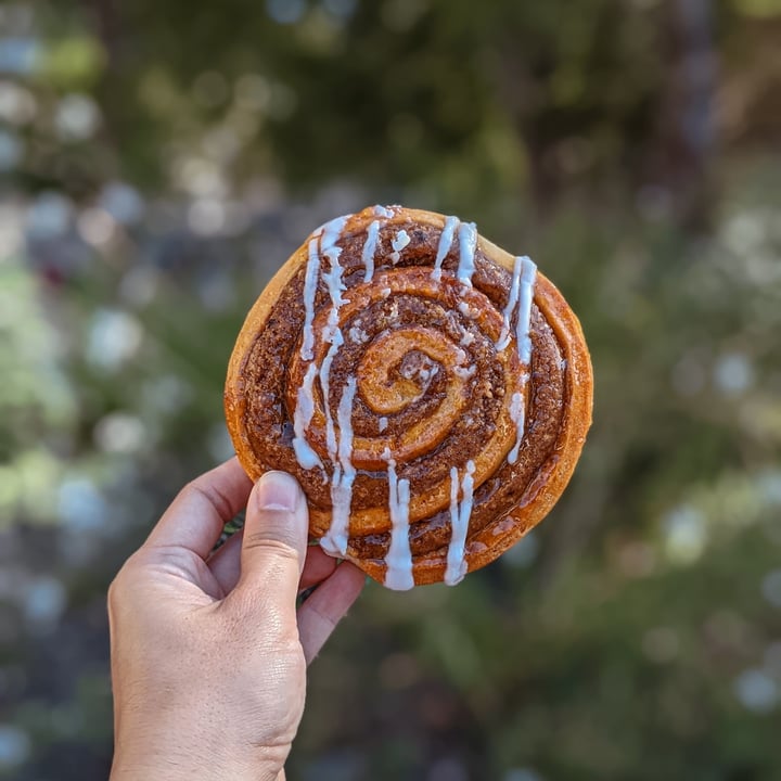 photo of Bakery Bakery HB Zürich Cinnamom roll shared by @eleonoraf on  15 Aug 2022 - review