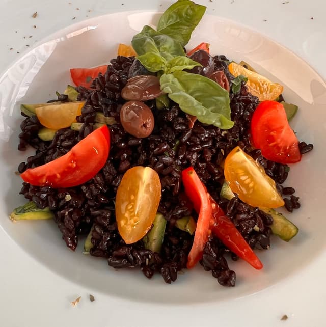 Photo of the dish “Riso rosso selvaggio con piccole verdure profumate alle spezie”