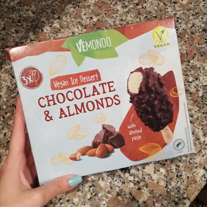 review photo of Vemondo Stecco Gelato Al Cocco Ricoperto Di Cioccolato E Mandorle shared by @corinnaa on 25 Sep 2022 - review