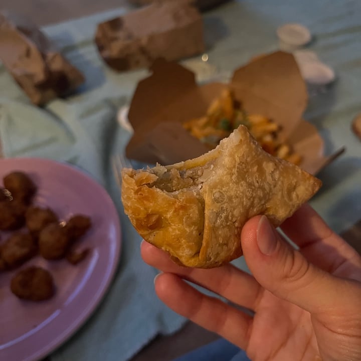 photo of Bombay Food Junkies Chole Samosa shared by @vegancheese on  17 Jan 2022 - review